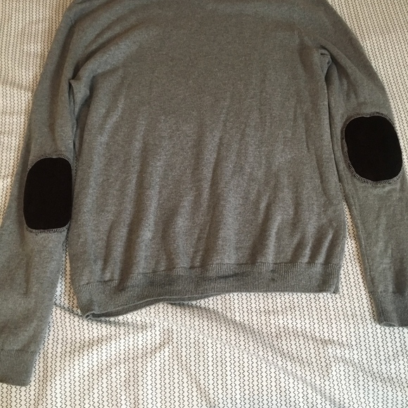Long-Sleeve Gray Fitted Sweater - Picture 2 of 3